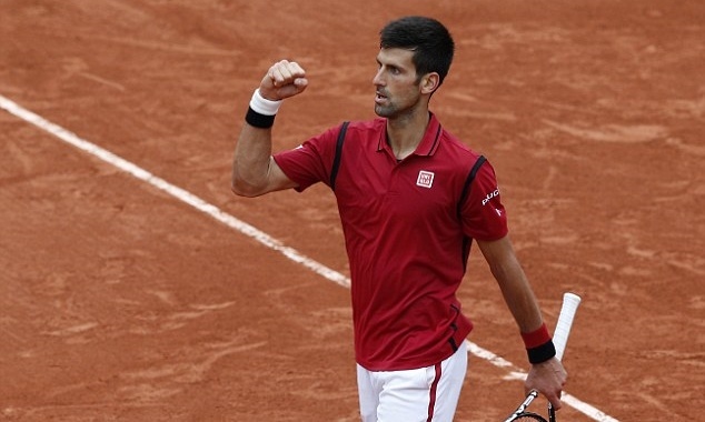 Djokovic vào tứ kết Roland Garros sau 2 ngày