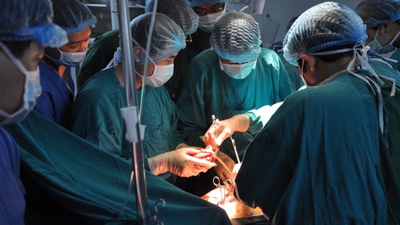 3.600 giờ mất ngủ của bác sĩ ghép đa tạng đầu tiên ở Việt Nam