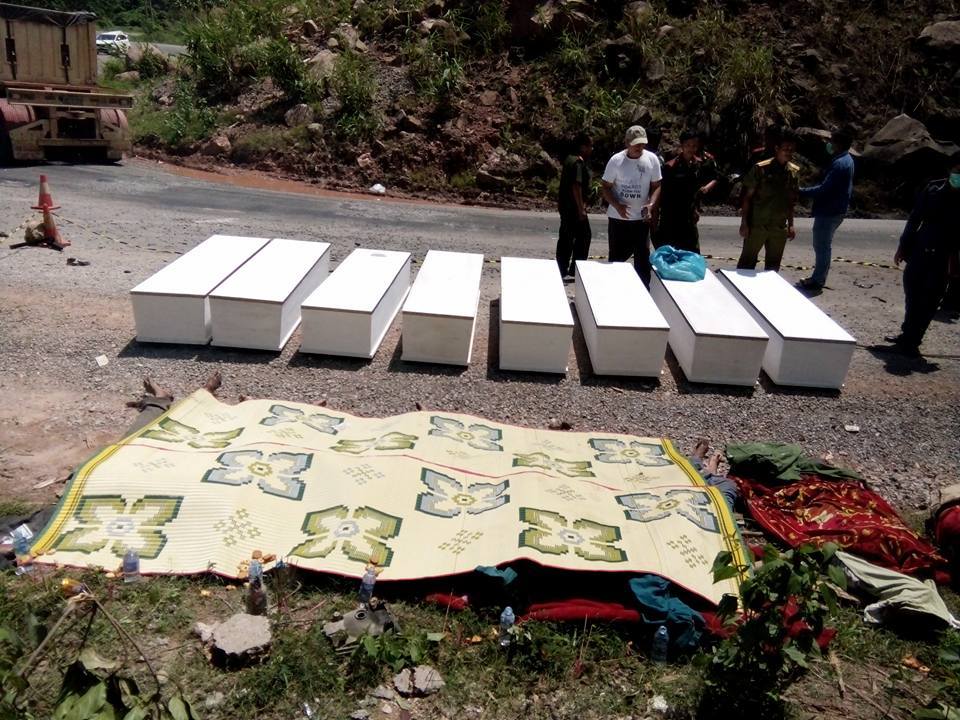 Hiện trường vụ nổ xe khách kinh hoàng khiến 8 người chết