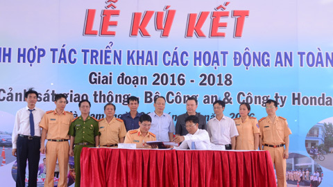 Honda Việt Nam và Cục CSGT ký kết hợp tác 3 năm
