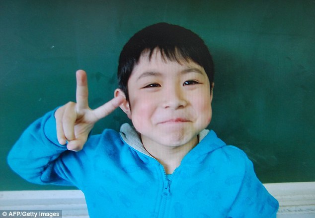 Cậu bé Nhật 7 tuổi sống sót thế nào 6 ngày trong rừng?