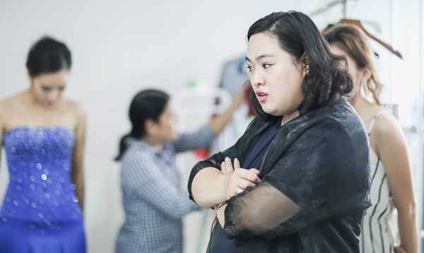 300 triệu 1 cái váy có gì mà khó tin?