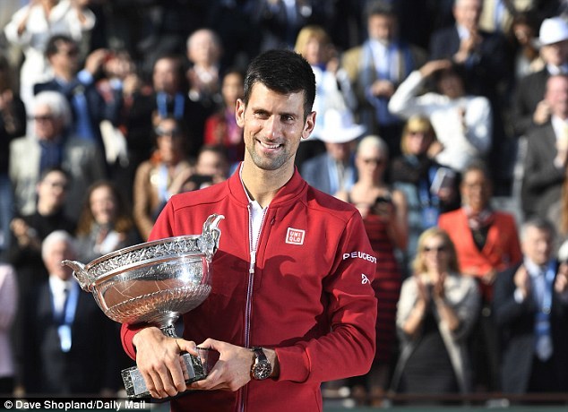 Video Djokovic lần đầu lên đỉnh Roland Garros