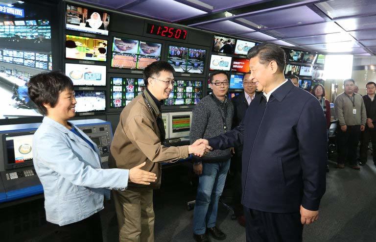 Vì sao ông Tập Cận Bình luôn mặc áo gió?