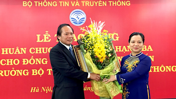Bộ trưởng Trương Minh Tuấn nhận Huân chương Lao động hạng Ba