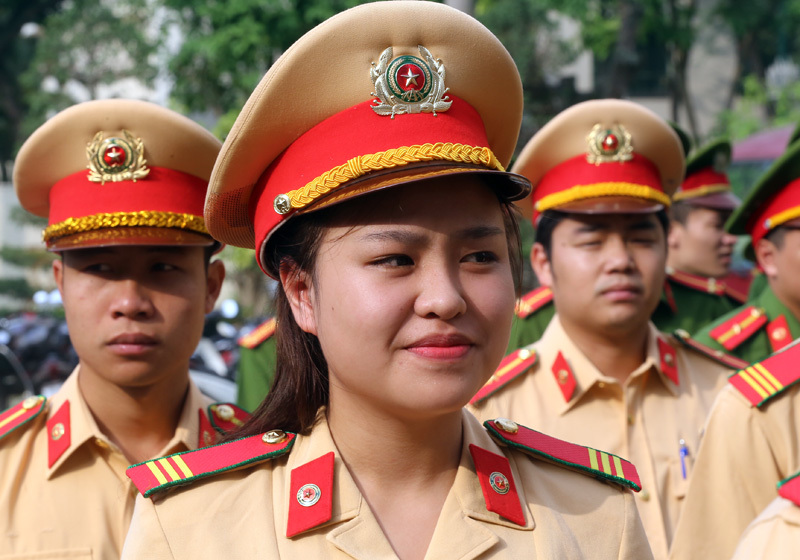 Công an có trang phục mới, thay đổi cành tùng