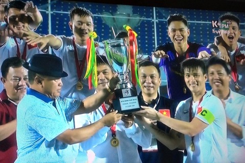Giây phút ĐTVN nâng cao cúp vô địch tại Myanmar