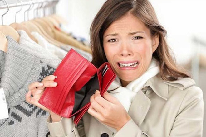 Không tiền vẫn tiêu xài: Sự thật đau xót về thẻ tín dụng