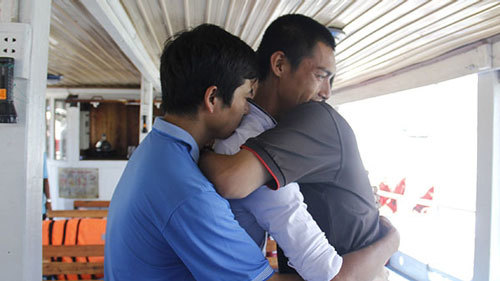 Chìm tàu sông Hàn: Nạn nhân và ân nhân ôm nhau khóc
