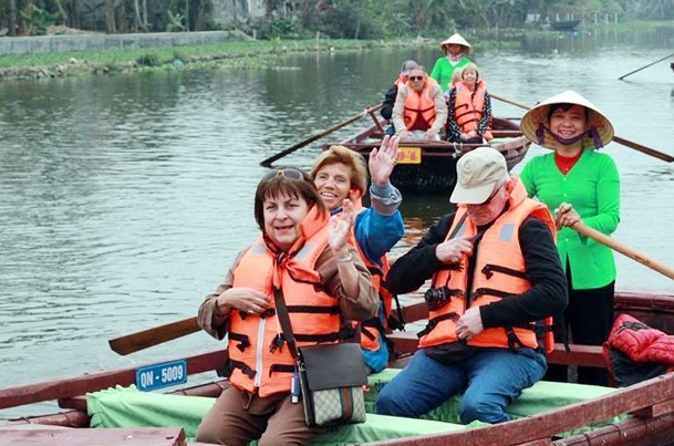 Chuyên gia chỉ cách đi du lịch an toàn sau sự cố chìm tàu Sông Hàn