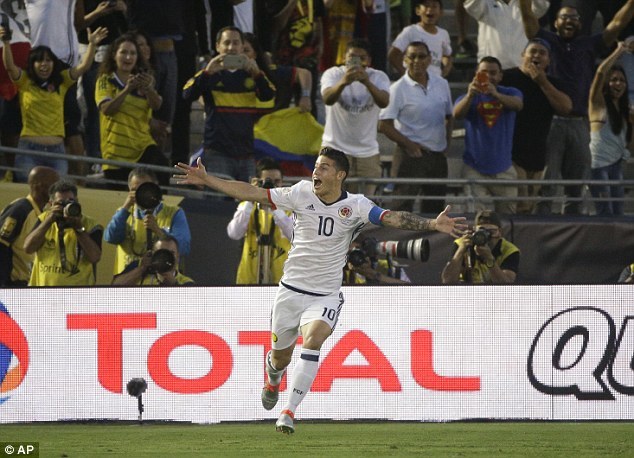 James Rodriguez chói sáng, Colombia đoạt vé tứ kết sớm