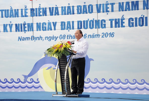 Thủ tướng: Kiểm soát chặt nguồn thải từ đất liền ra biển