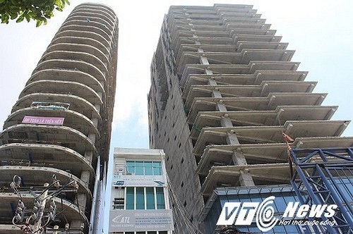 Cao ốc trăm tỷ bỏ hoang giữa TP.HCM