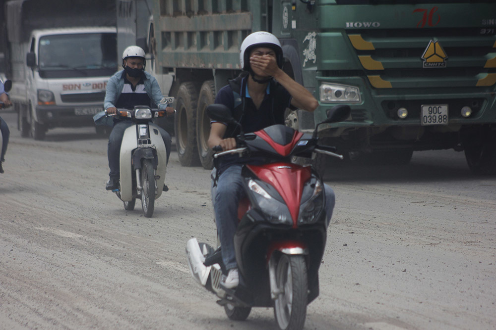 Đi trong màn bụi giữa thủ đô