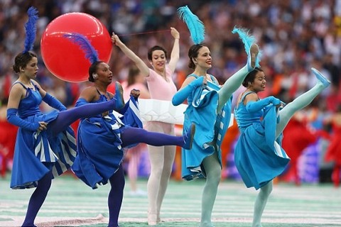 Toàn cảnh lễ khai mạc EURO 2016 đầy màu sắc
