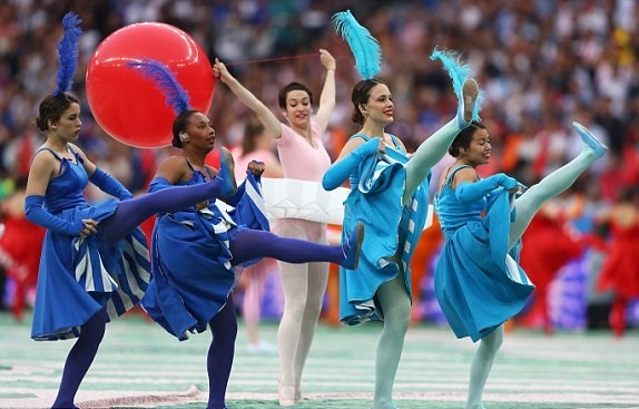 Toàn cảnh lễ khai mạc EURO 2016 đầy màu sắc