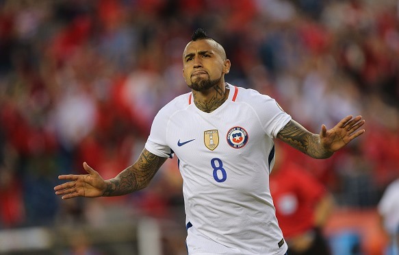 Người hùng Vidal mang 3 điểm về cho Chile