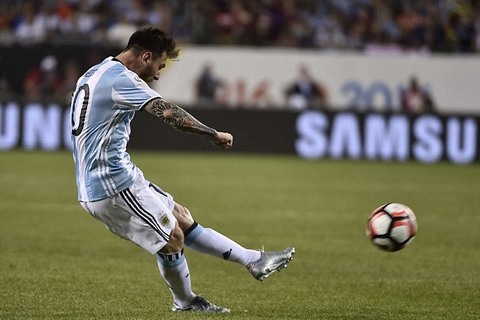 Xem hat-trick tuyệt phẩm của Messi trong 19 phút