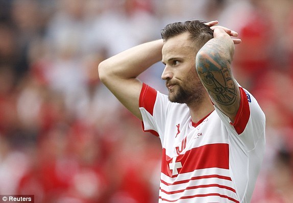 Seferovic bỏ lỡ bàn thắng