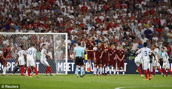 Dier ghi bàn từ chấm phạt trực tiếp