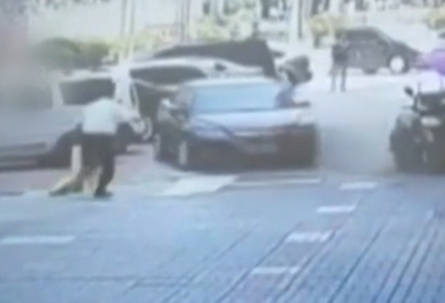 Bác sĩ thiếu ngủ lái xe gây tai nạn thê thảm, phá hủy 25 chiếc xe