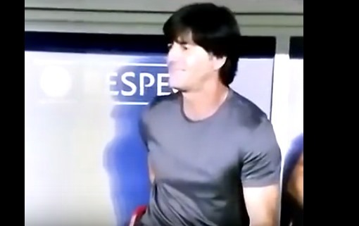 Phát khiếp với hành động của Joachim Loew 1