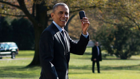 Bỏ chiếc BlackBerry 'cục cưng', Obama chọn 'cục gạch'