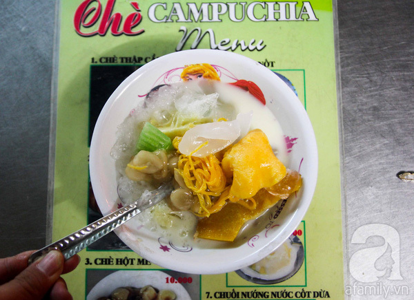 quán chè nổi tiếng, Sài Gòn, món ăn, chè nóng, chè khúc bạch, vỉa hè, thập cẩm