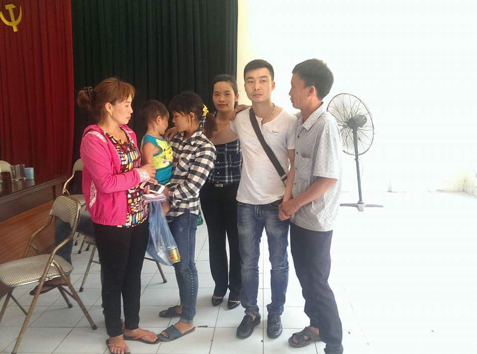 Cháu bé bị bỏ rơi ở quán phở được bố đẻ đón về