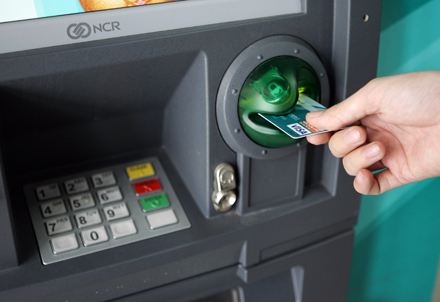 Khách hàng được rút 5 triệu đồng/lần từ ATM