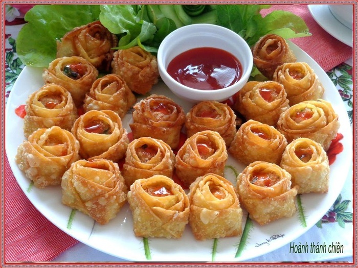 Cách làm hoành thánh hoa hồng chiên giòn thơm ngon, bắt mắt