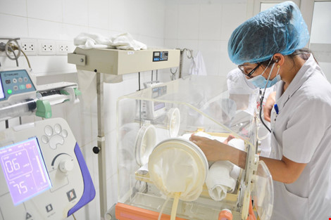 Mổ lấy thai vì phát bệnh dại sau 5 tháng bị chó cắn