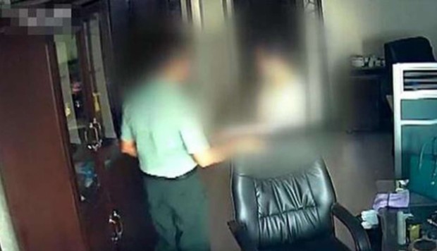 Đóng giả sĩ quan, lừa tình, quay cảnh nóng hàng loạt phụ nữ