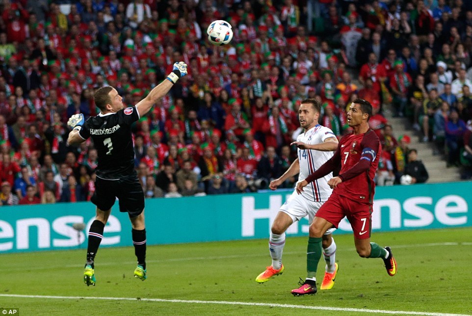 Video bàn thắng Bồ Đào Nha 1-1 Iceland