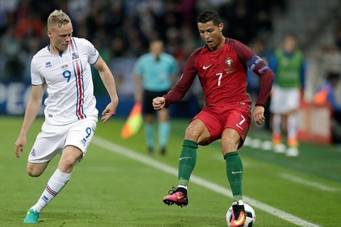 Xem màn trình diễn của Ronaldo trước Iceland