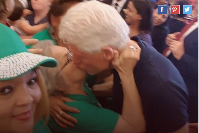 Bill Clinton bị bắt gặp hôn phụ nữ lạ