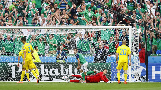 Ukraine là đội đầu tiên bị loại khỏi EURO 2016
