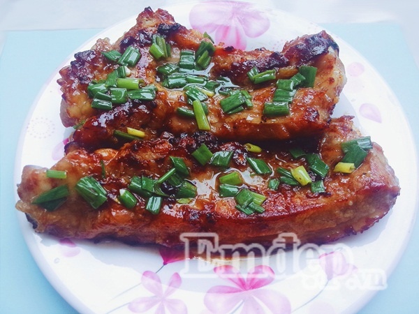 Dải sụn sườn non nướng mật ong cho bữa cơm ngày cuối tuần