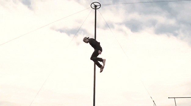 3 chàng trai múa cột siêu đẳng hơn cả nữ vũ công