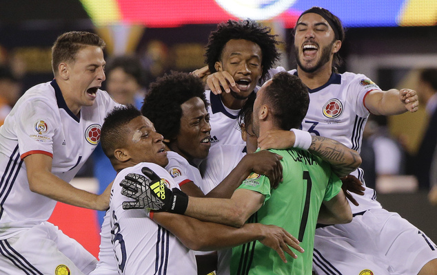 Người hùng Ospina đưa Colombia vào bán kết