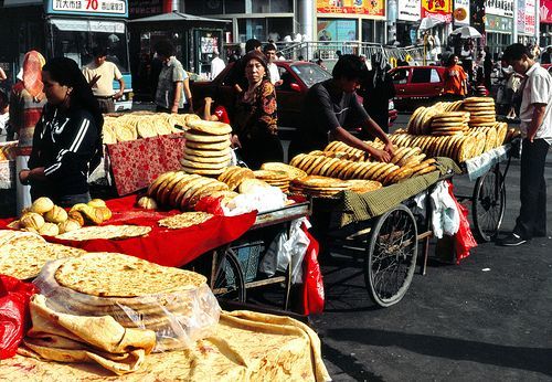 Lạ: 10 giờ mặt trời chưa mọc, ăn tối lúc nửa đêm