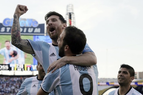 Messi lập công, Argentina đấu tuyển Mỹ ở bán kết