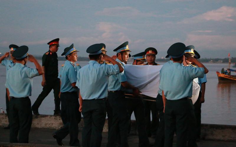 Thăng quân hàm Đại tá cho phi công Trần Quang Khải