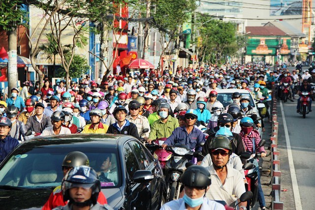 Xe container gây náo loạn đường phố, trung tâm Sài Gòn kẹt cứng