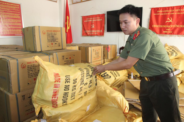 Hàng tấn thuốc nổ trong