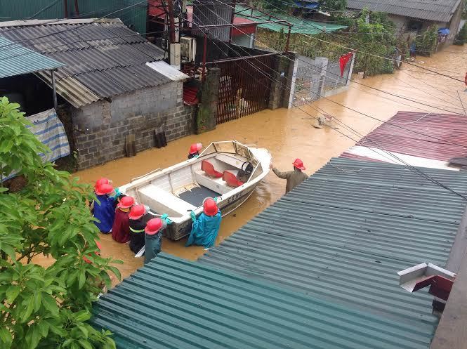 Lũ lớn, TP Lai Châu ngập trong biển nước