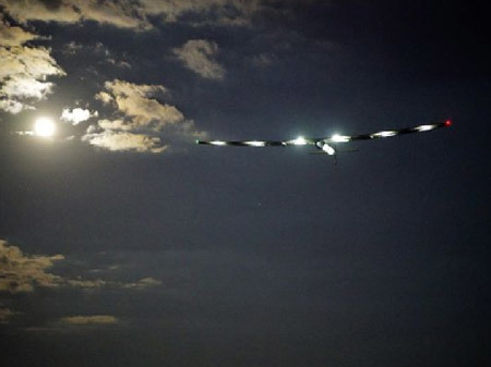 Máy bay Solar Impulse 2 băng qua Đại Tây Dương