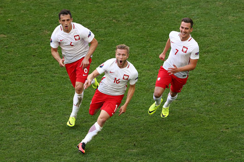 Video bàn thắng Ukraine 0-1 Ba Lan
