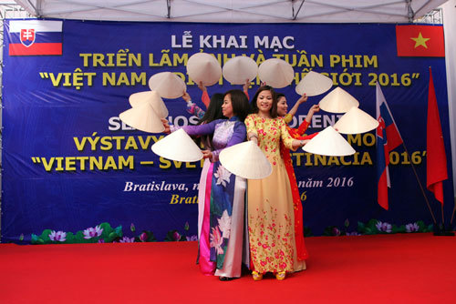 Khai mạc Triển lãm Ảnh và Tuần phim “Việt Nam - Điểm hẹn Thế giới 2016”