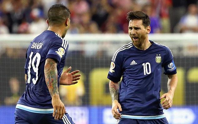 Messi đi vào lịch sử, Argentina đại thắng tuyển Mỹ
